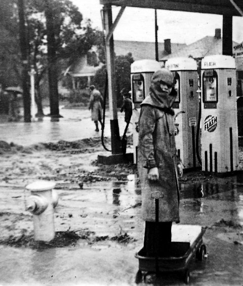 Heavy rains in 1938 flood Garvanza streets.